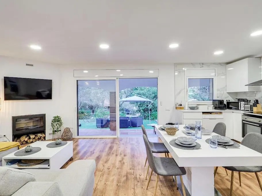 Villa Camelia: 12-Person Gran Villa with Pool and Kids' Treehouse Vidreres