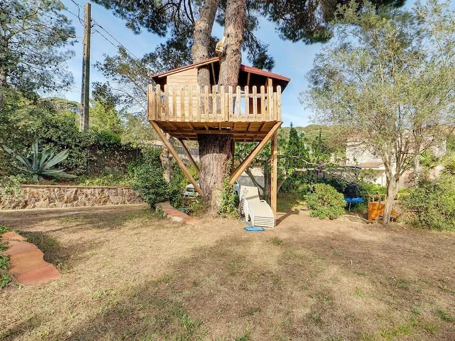 Villa Camelia: 12-Person Gran Villa with Pool and Kids' Treehouse Vidreres